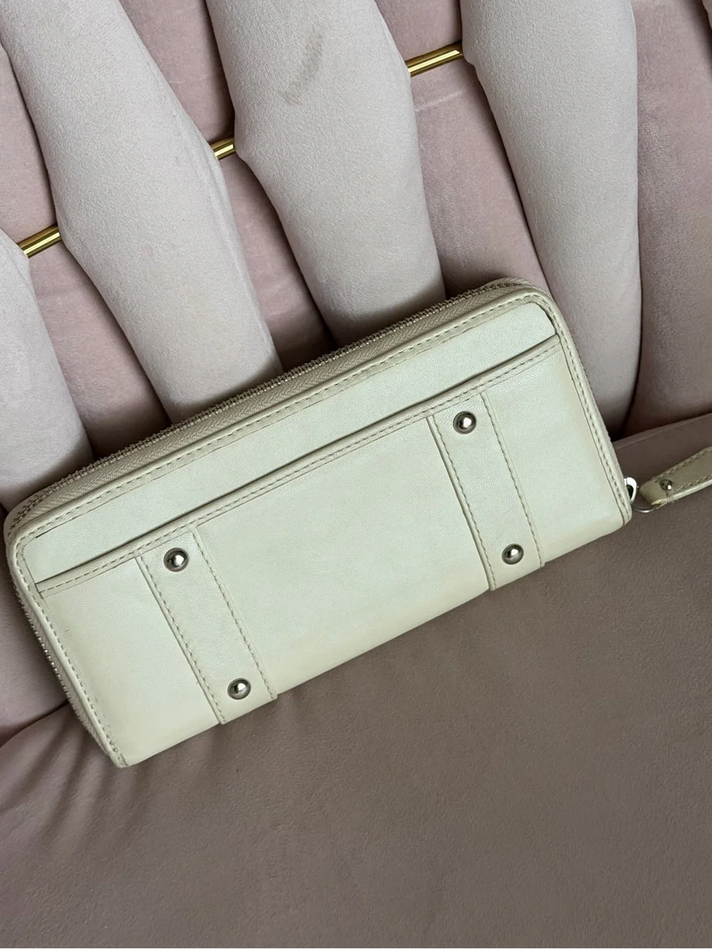 COACH 🤍 SoHo Zoe Cream Leather Zip Around Wallet